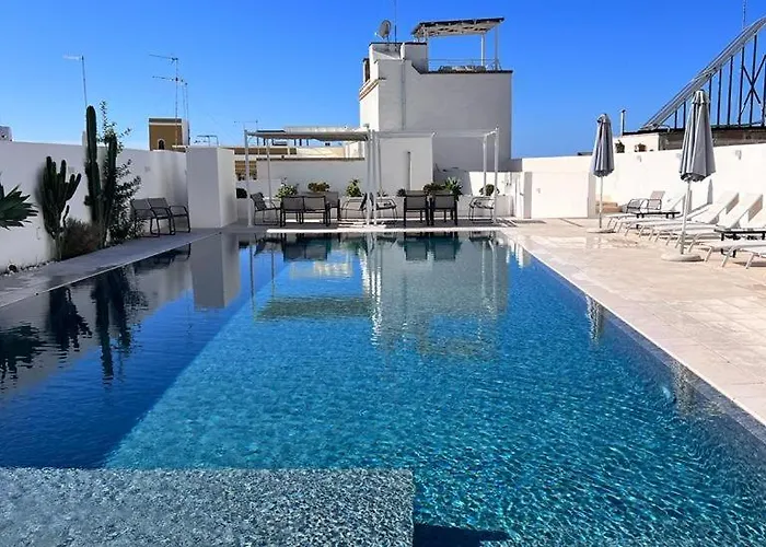 Zahra Superior With Private Pool לינה וארוחת בוקר 4*