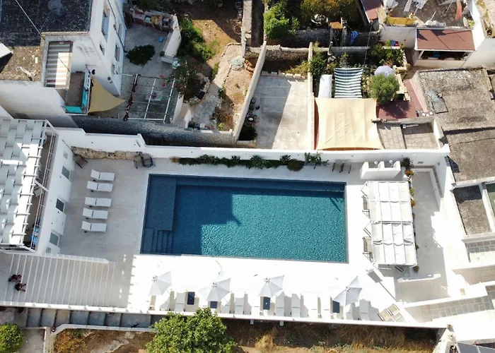Zahra Superior With Private Pool לינה וארוחת בוקר סאניקולה