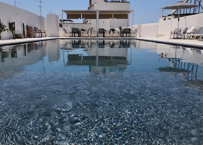 לינה וארוחת בוקר Zahra Superior With Private Pool